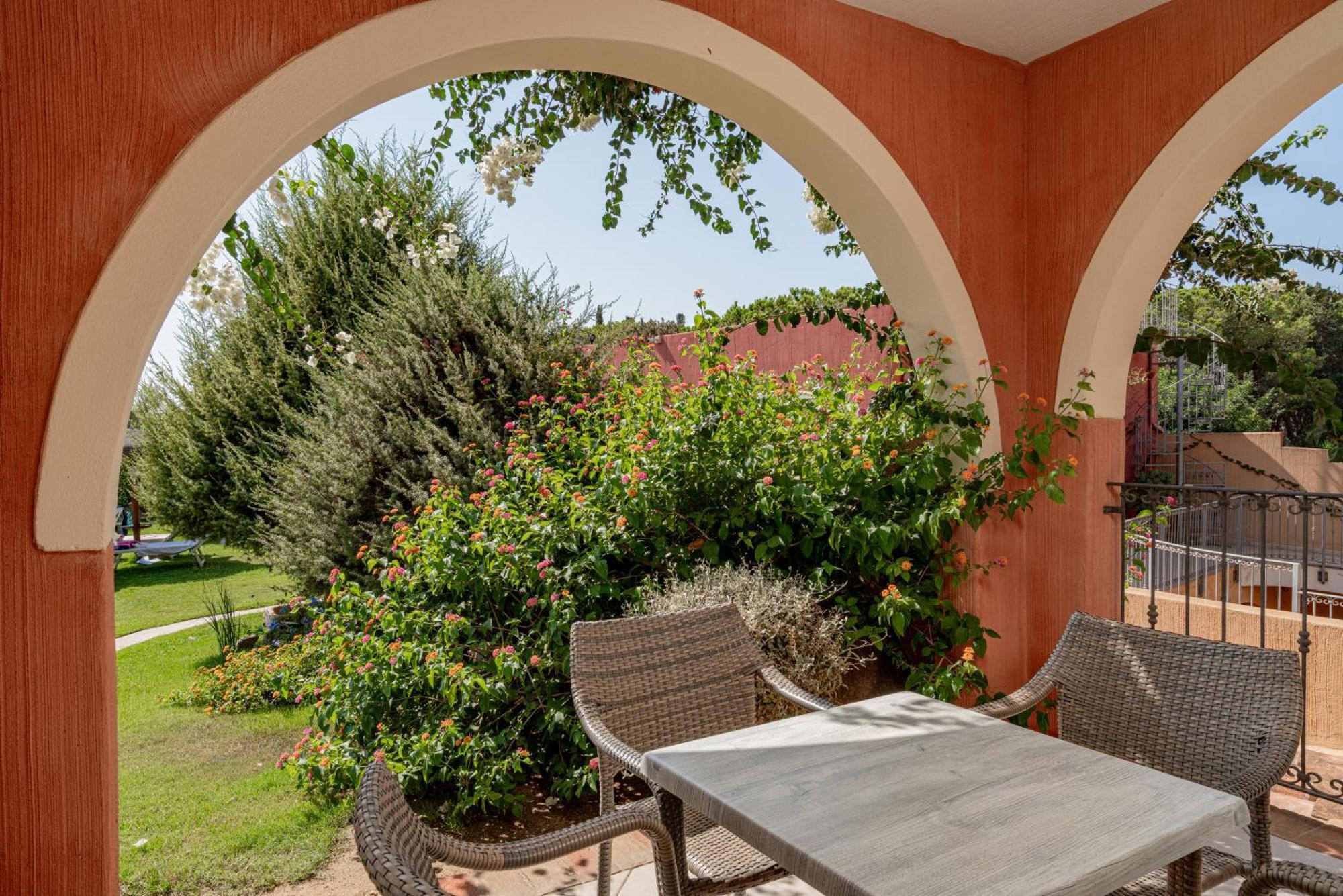 Hotel Mariposas Villasimius Bagian luar foto