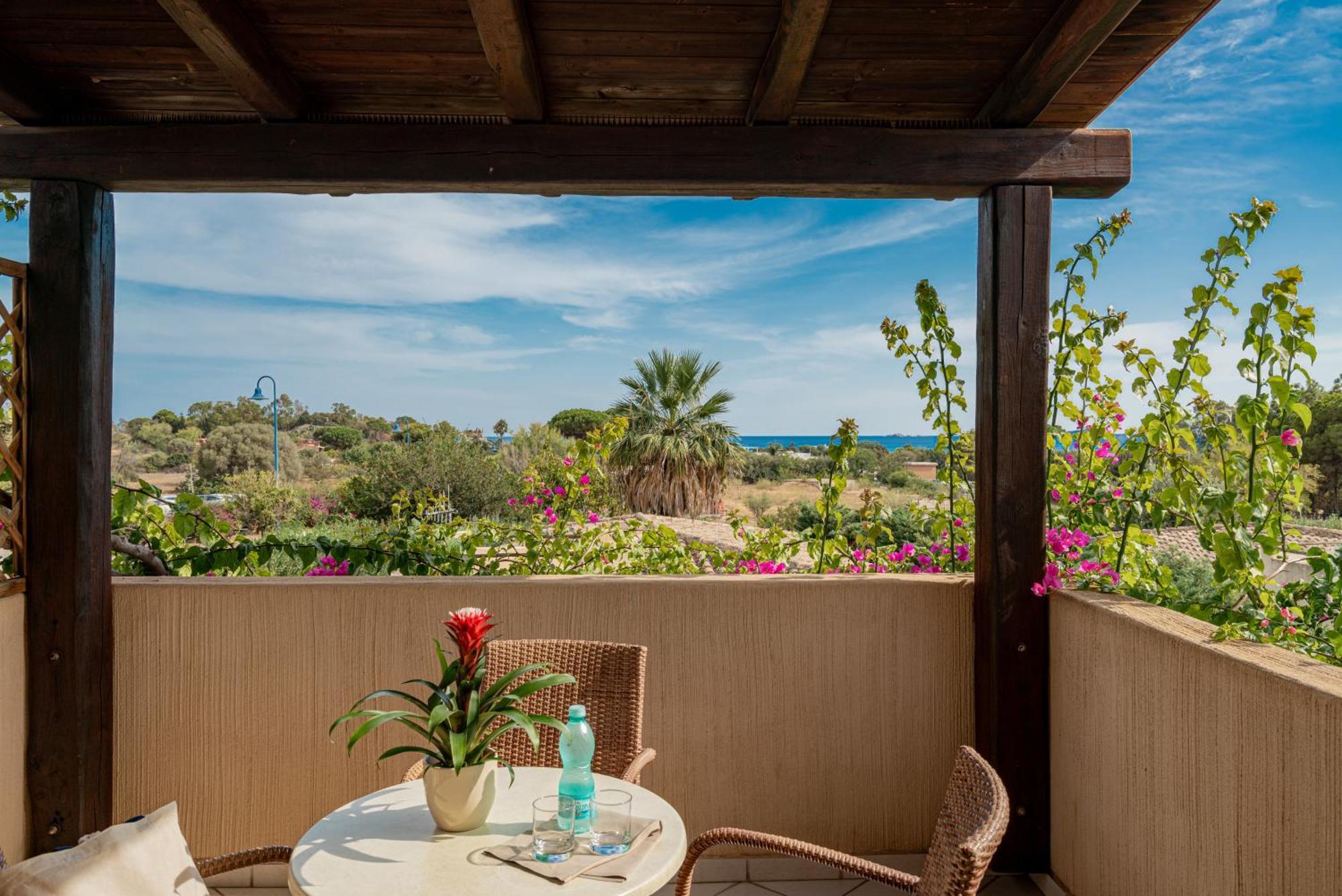 Hotel Mariposas Villasimius Bagian luar foto