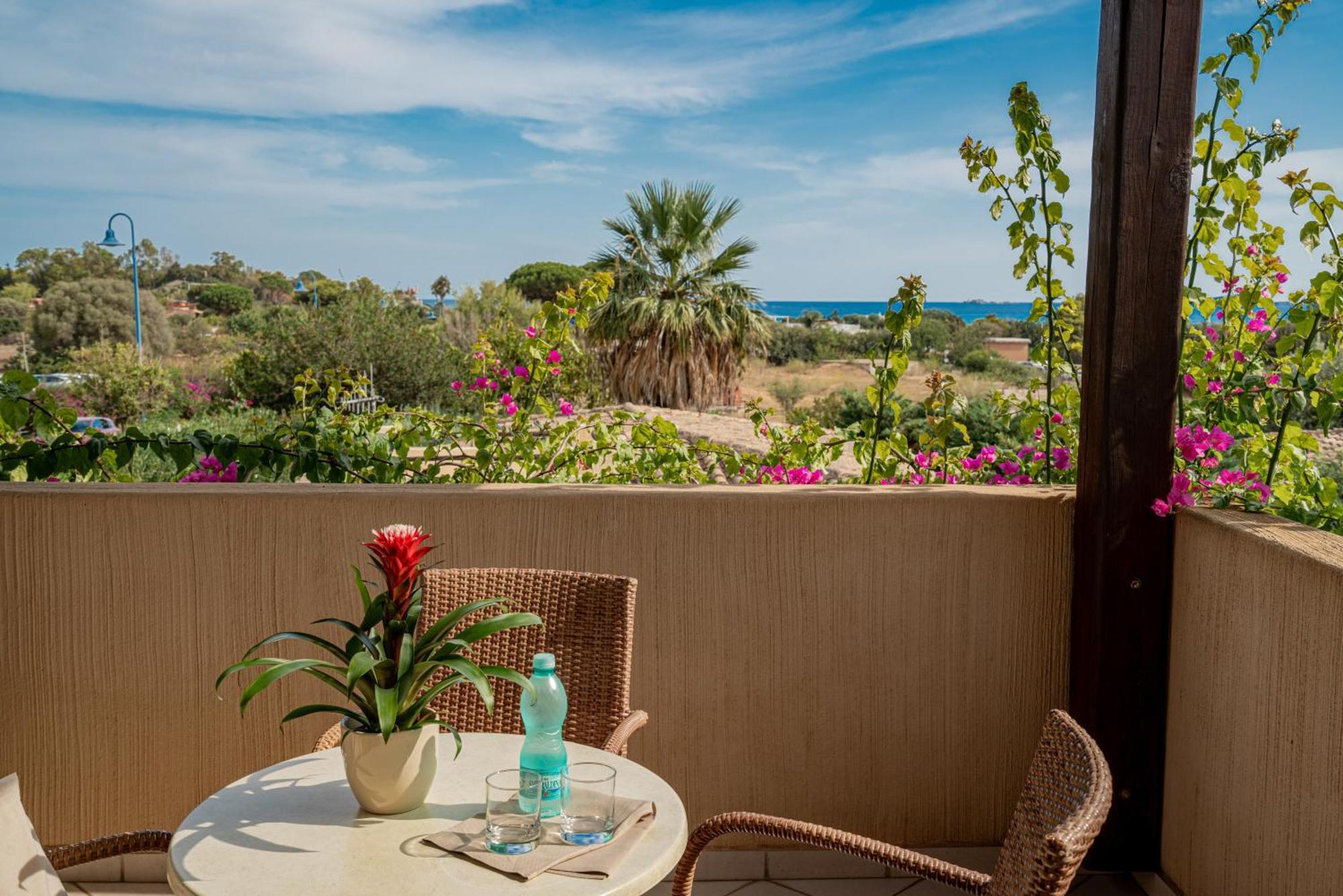 Hotel Mariposas Villasimius Bagian luar foto