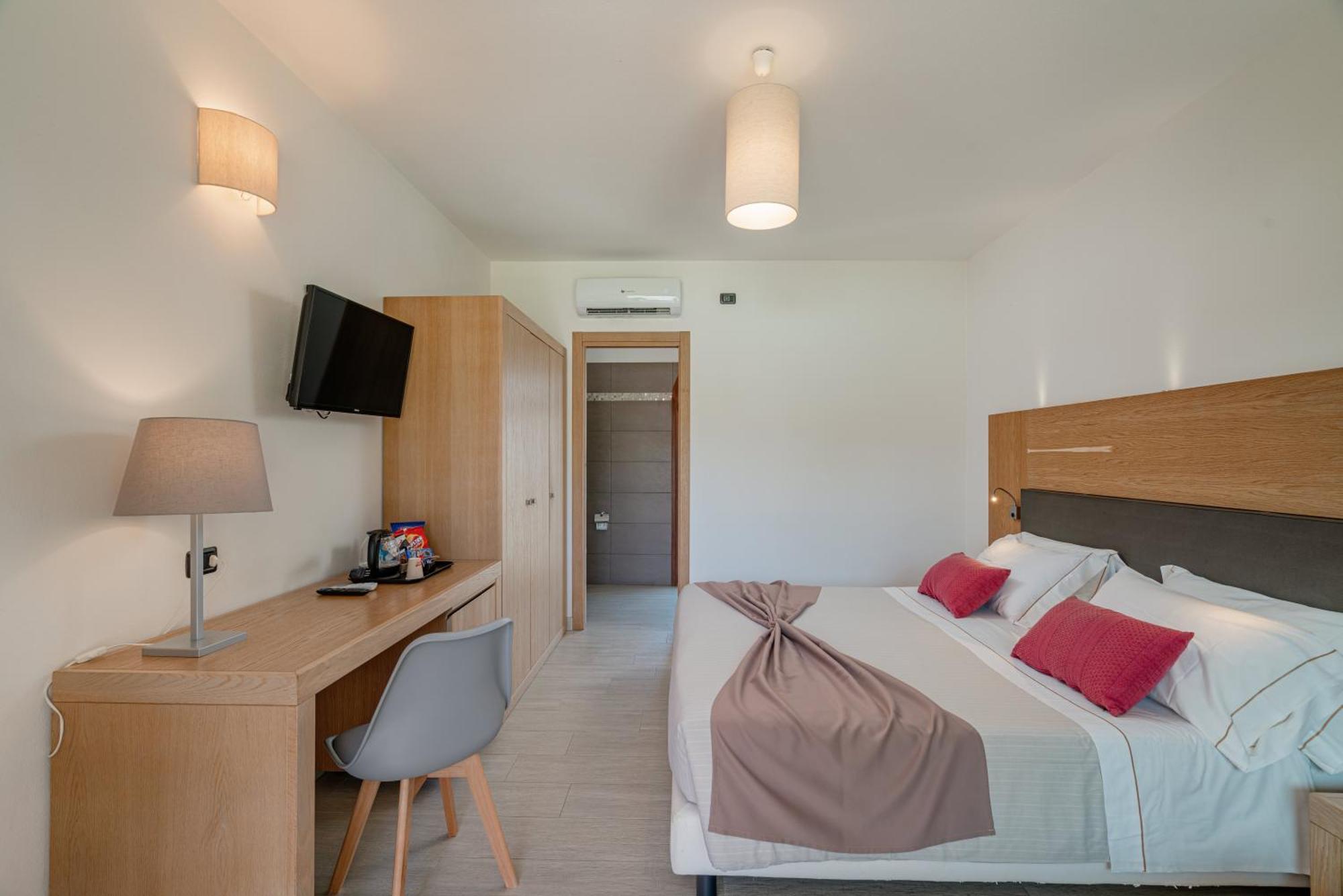 Hotel Mariposas Villasimius Bagian luar foto